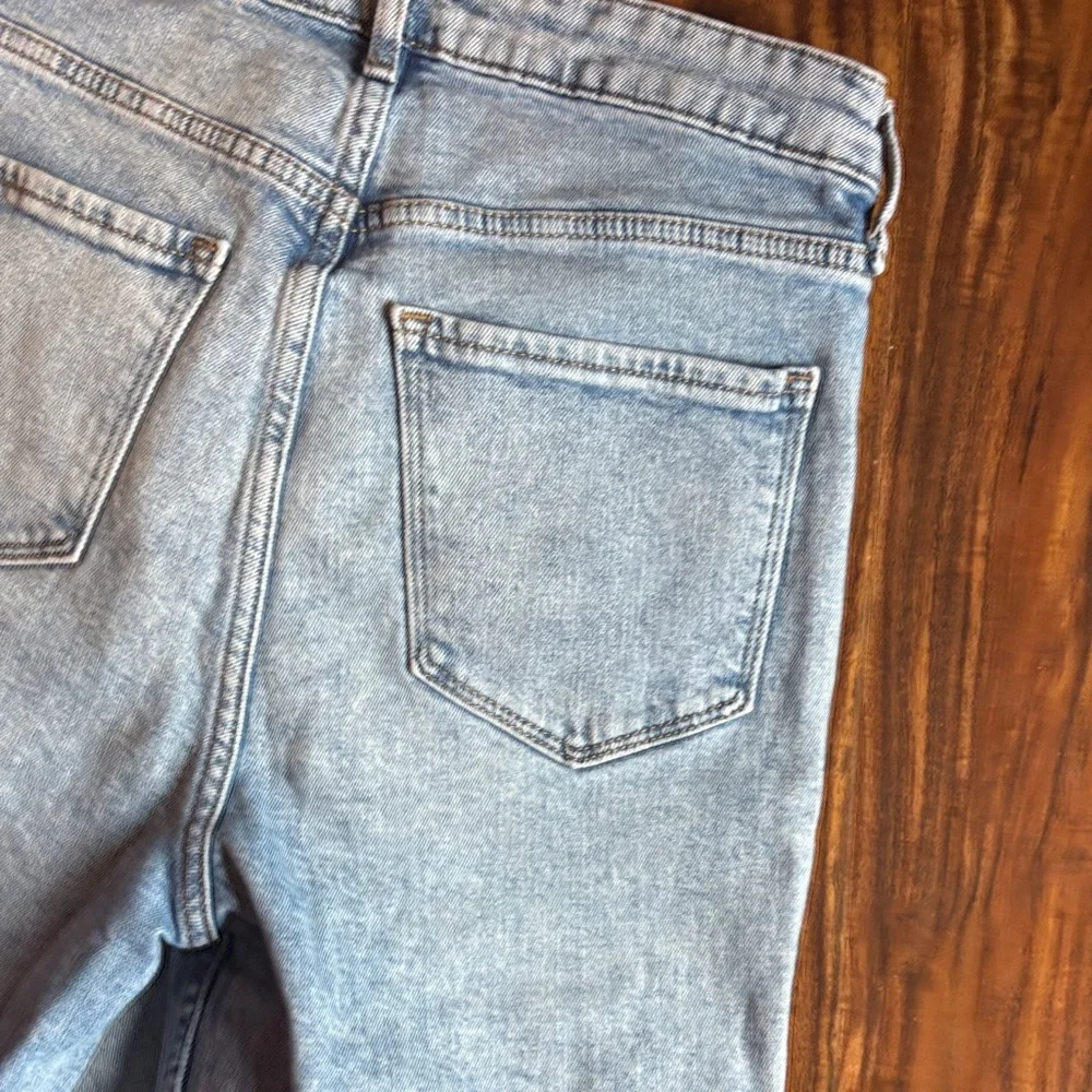 Old Navy Light Blue Flare Jeans size 6 - Picture 9 of 10